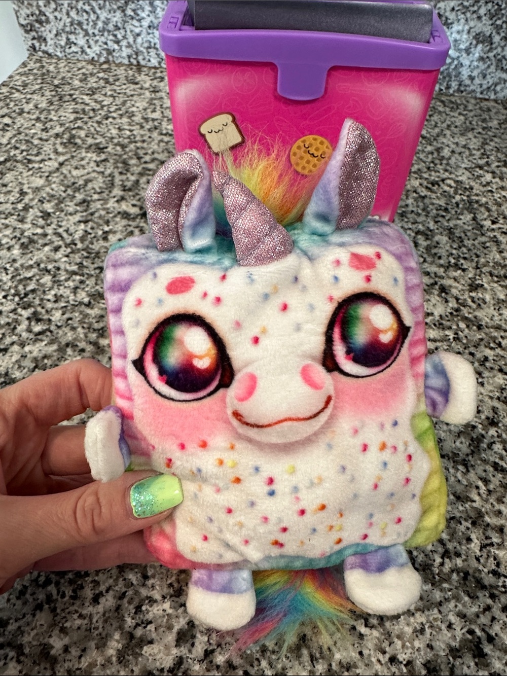 Moose Toys Cookeez Makery Toasty Treatz Toaster with Scented Plush-Rare Unicorn